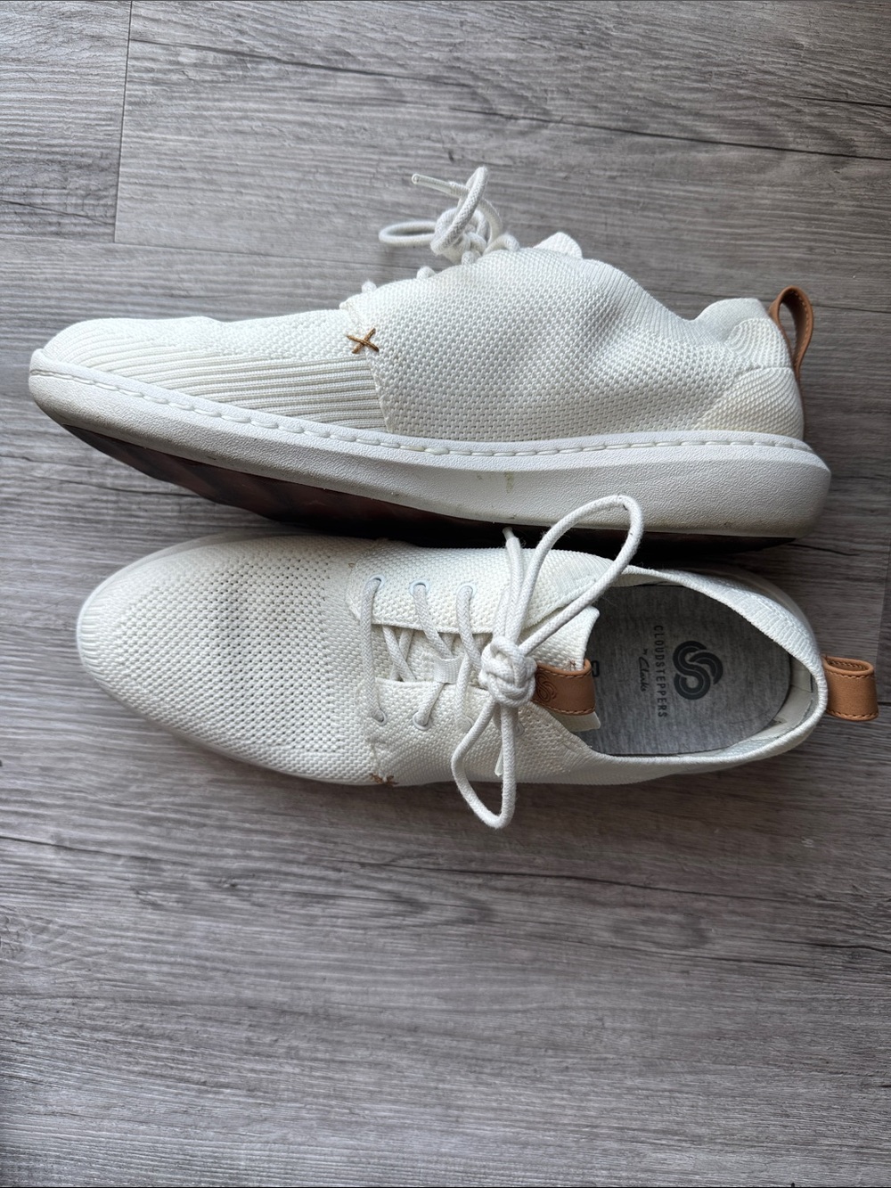 Clark’s Cloudsteppers Men’s white sneakers size US 10